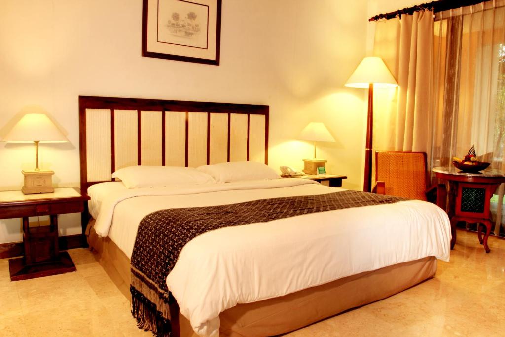 Postel nebo postele na pokoji v ubytování Laras Asri Resort & Spa