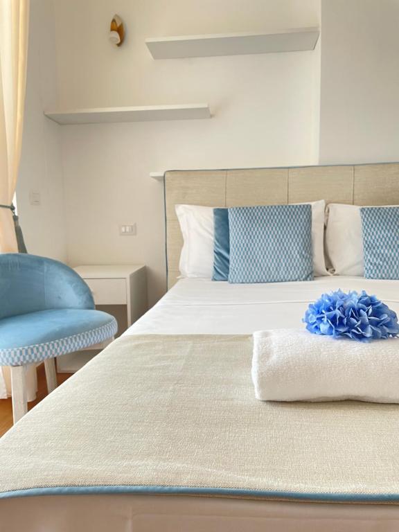 A bed or beds in a room at B&B Home Flowers Milano