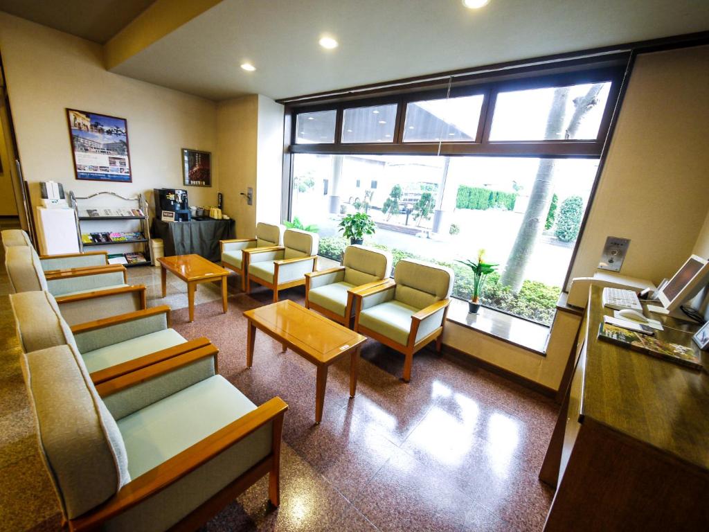 Posezení v ubytování Hotel Route-Inn Shimada Yoshida Inter