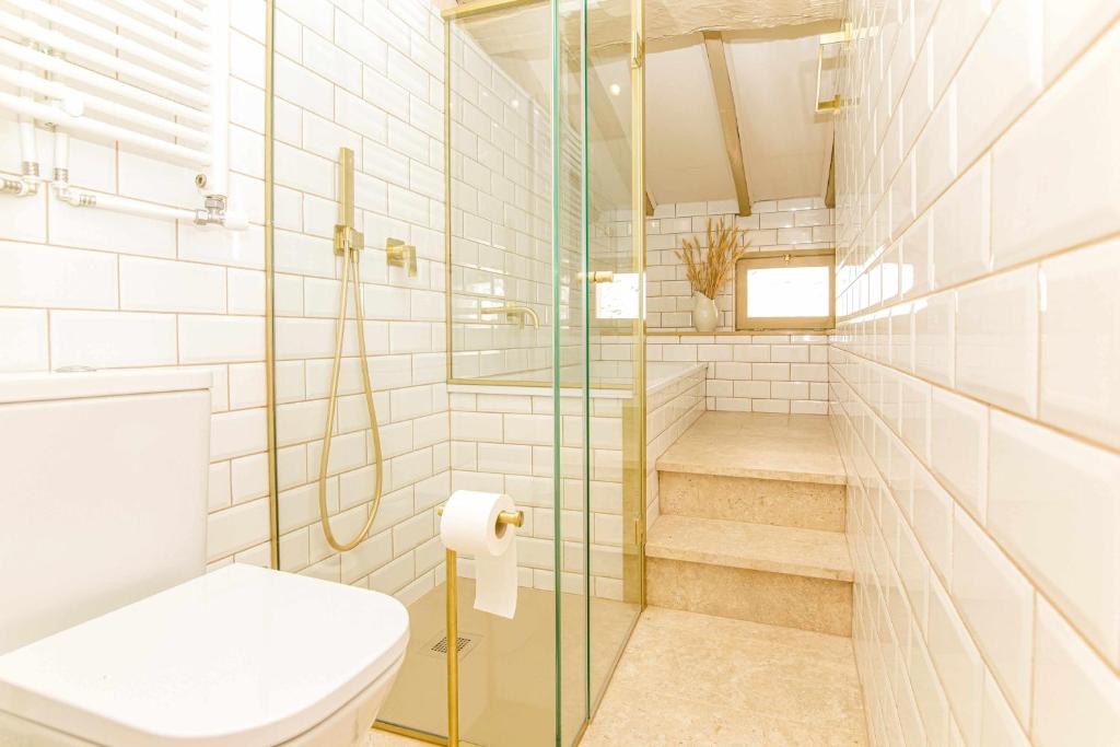 Kúpeľňa v ubytovaní El Molino de Besalú Casa con jardín