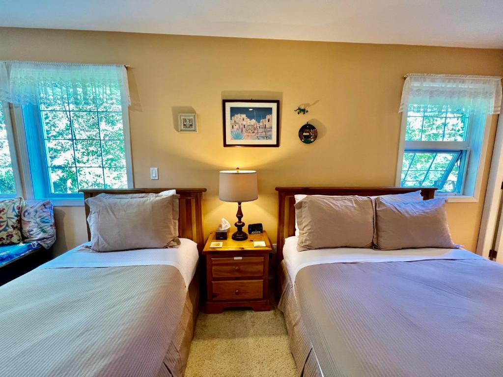Een bed of bedden in een kamer bij Seafarer Bed & Breakfast