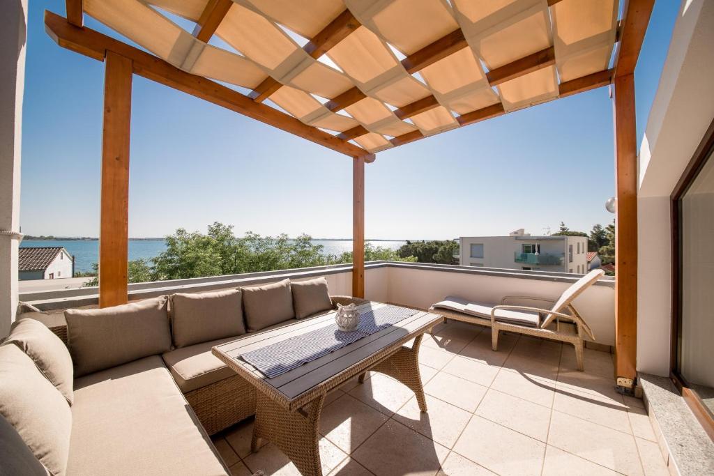 Część wypoczynkowa w obiekcie Apartments and rooms by the sea Vrsi - Mulo, Zadar - 5848
