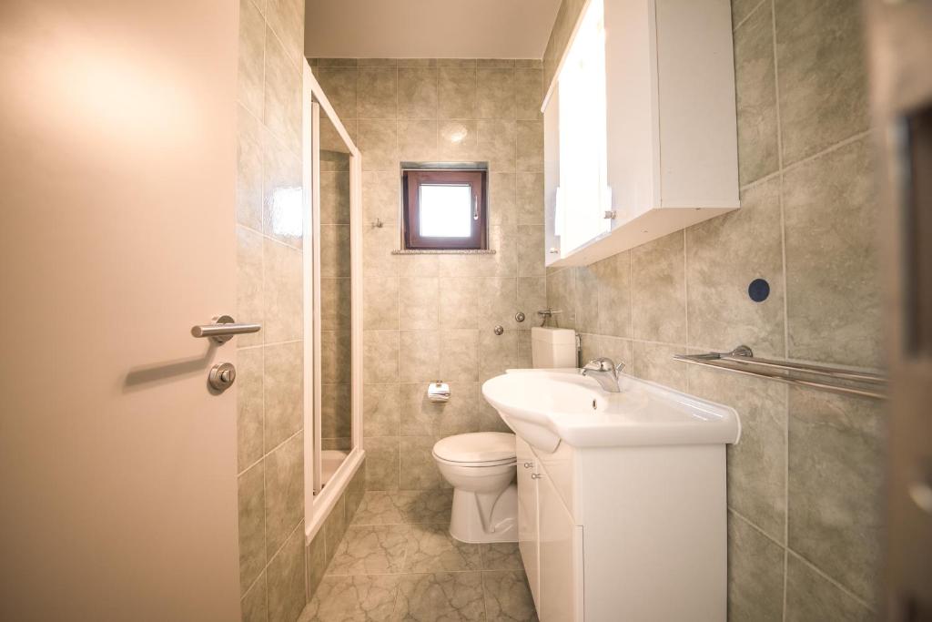 Łazienka w obiekcie Apartments and rooms by the sea Vrsi - Mulo, Zadar - 5848