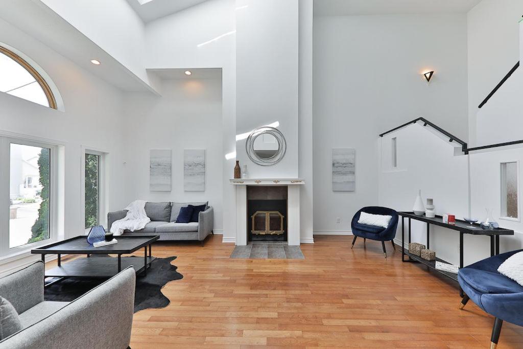 Vacation Home 6 Bedroom House, Repentigny, Canada