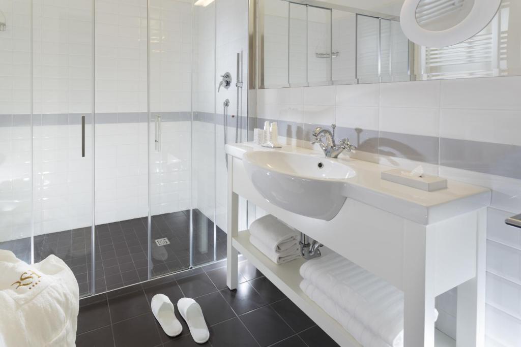 Koupelna v ubytování Rimini Suite Hotel