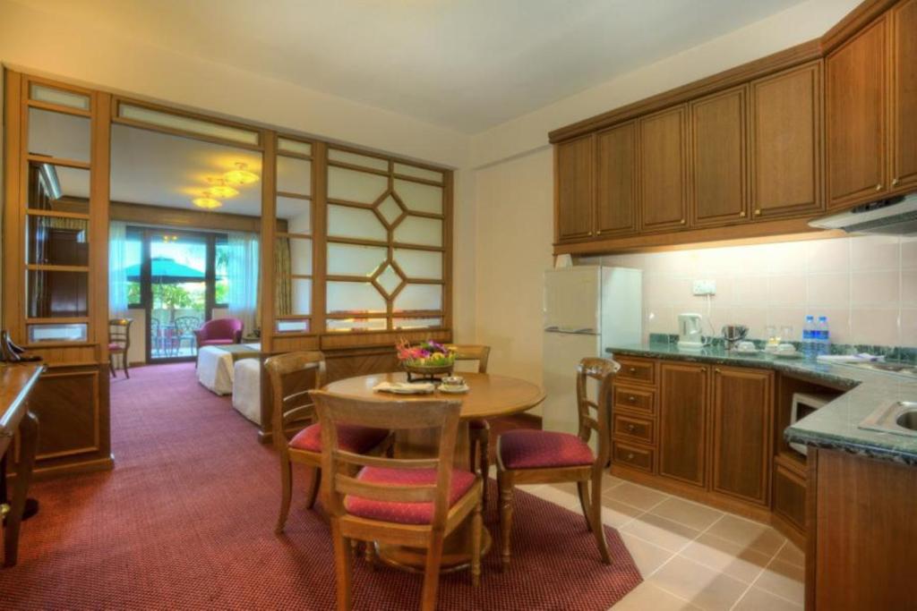 Kuchyň nebo kuchyňský kout v ubytování Sunway Hotel Phnom Penh