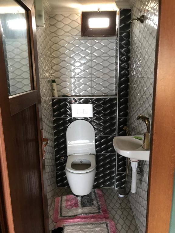 Koupelna v ubytování Elmas villa
