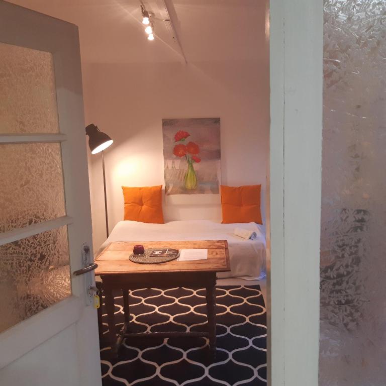 Postel nebo postele na pokoji v ubytování Fassbinder Klause mit Mini-Terrasse