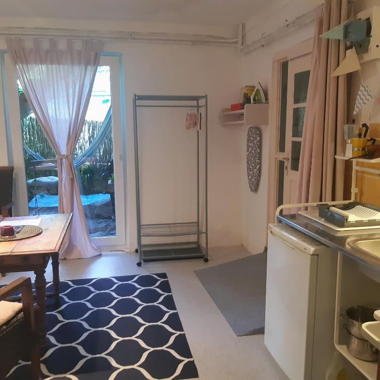 Kuchyň nebo kuchyňský kout v ubytování Fassbinder Klause mit Mini-Terrasse
