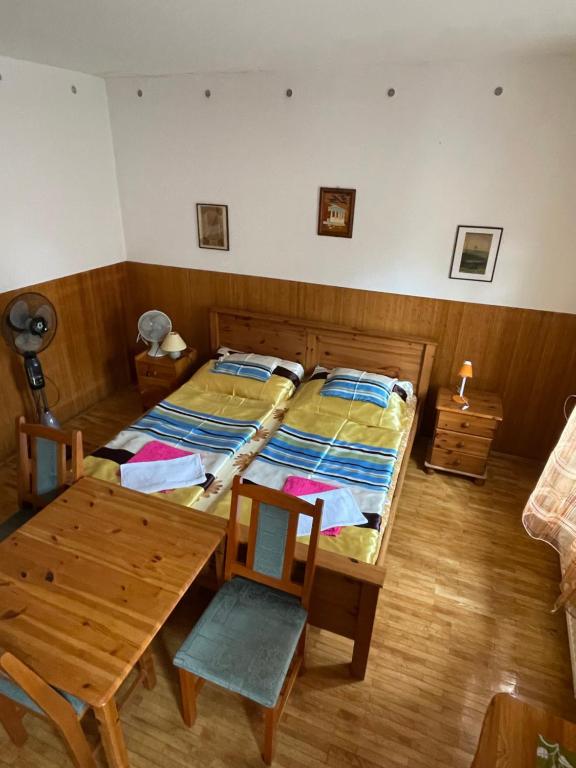 Posezení v ubytování Katalinkert Panzió
