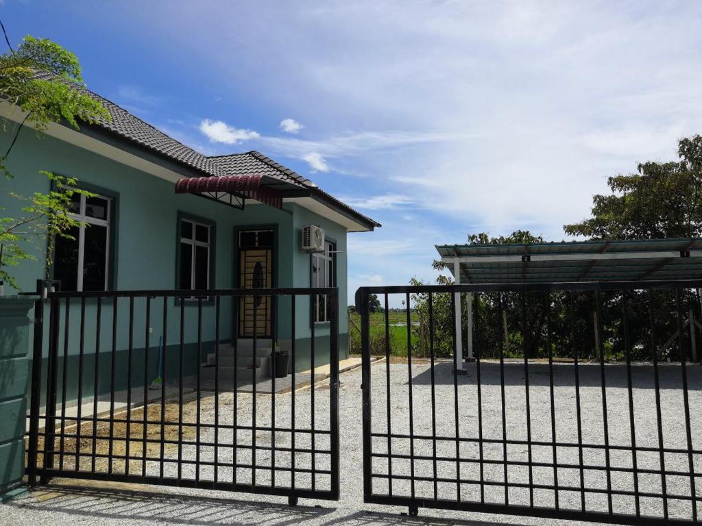 UMMI'S Homestay Besut - 三卧室房屋