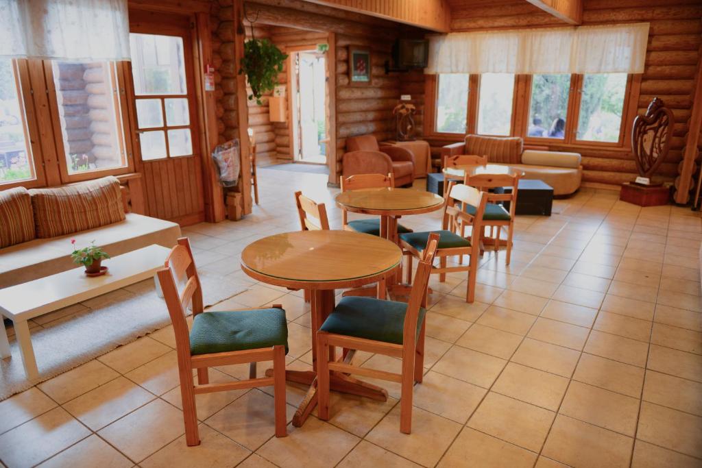 Posezení v ubytování Logos hotel in Yad Hashmona