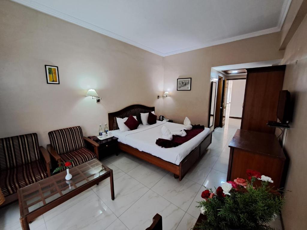 Postel nebo postele na pokoji v ubytování Hotel Preethi Classic Towers