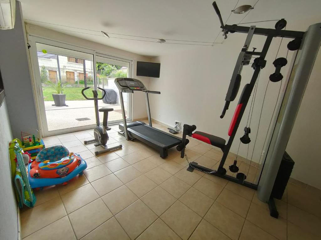 Posilňovňa alebo fitness centrum v ubytovaní Le pigeonnier - proche Beauval & châteaux