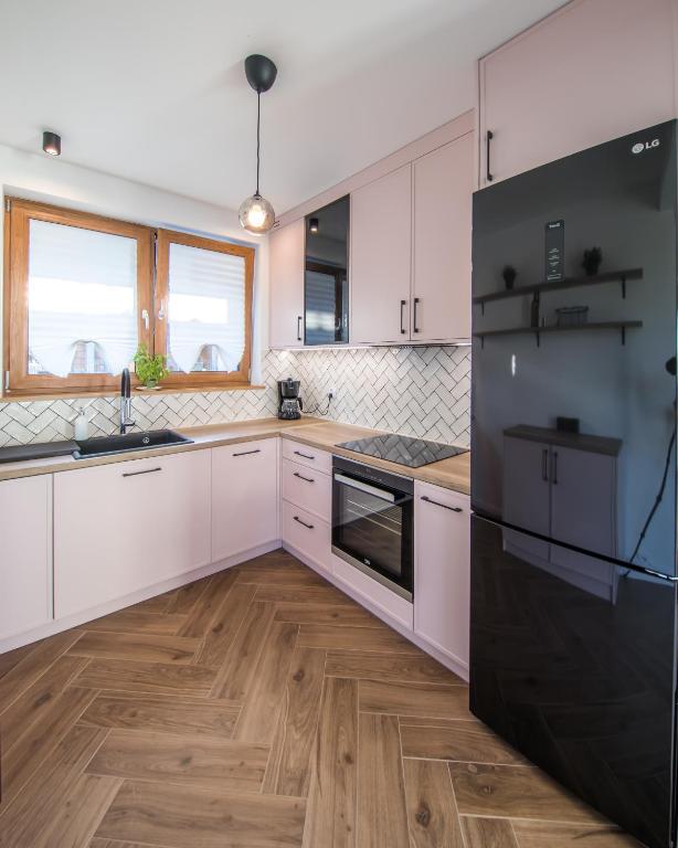 Kuchyň nebo kuchyňský kout v ubytování Dom na wzgórzu z widokiem na morze - Etezje Apartamenty