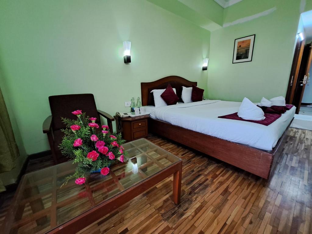Postel nebo postele na pokoji v ubytování Hotel Preethi Classic Towers