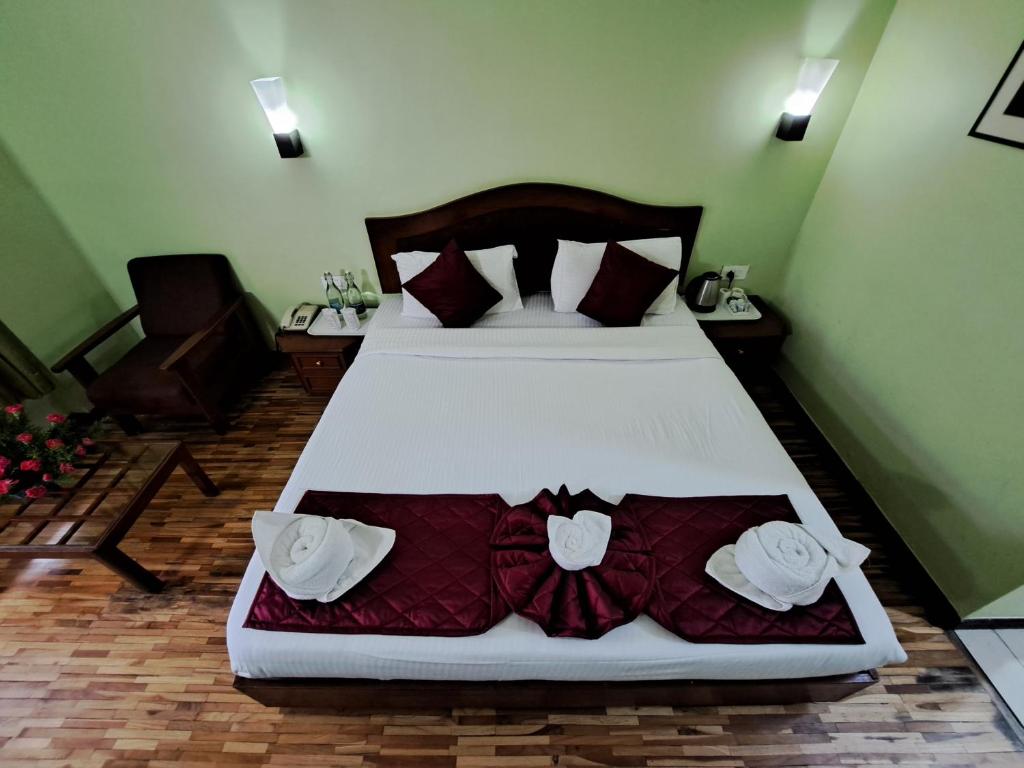 Postel nebo postele na pokoji v ubytování Hotel Preethi Classic Towers