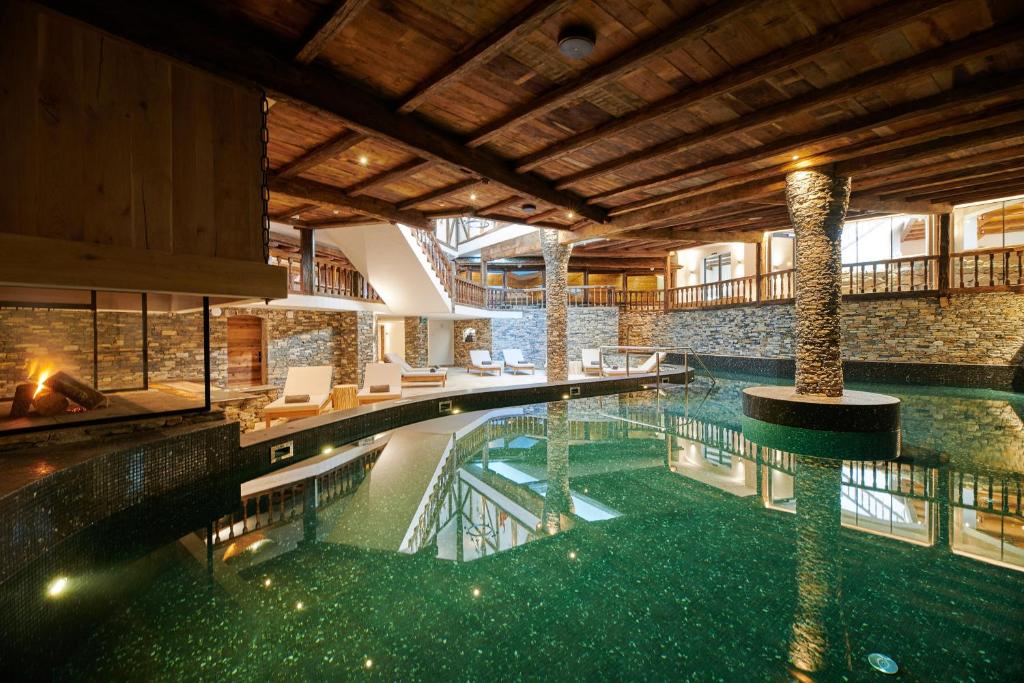 Bazén v ubytování Aïda Hôtel & Spa - "Adults Only" Relais & Châteaux nebo v jeho okolí