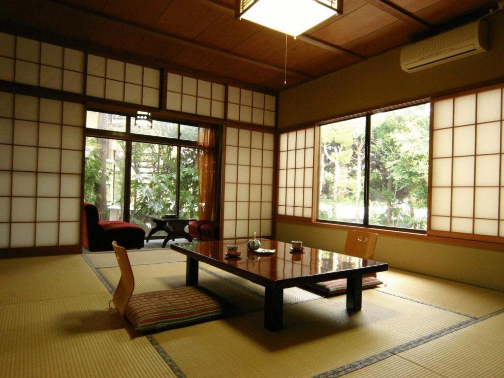Posezení v ubytování Kamesei Ryokan
