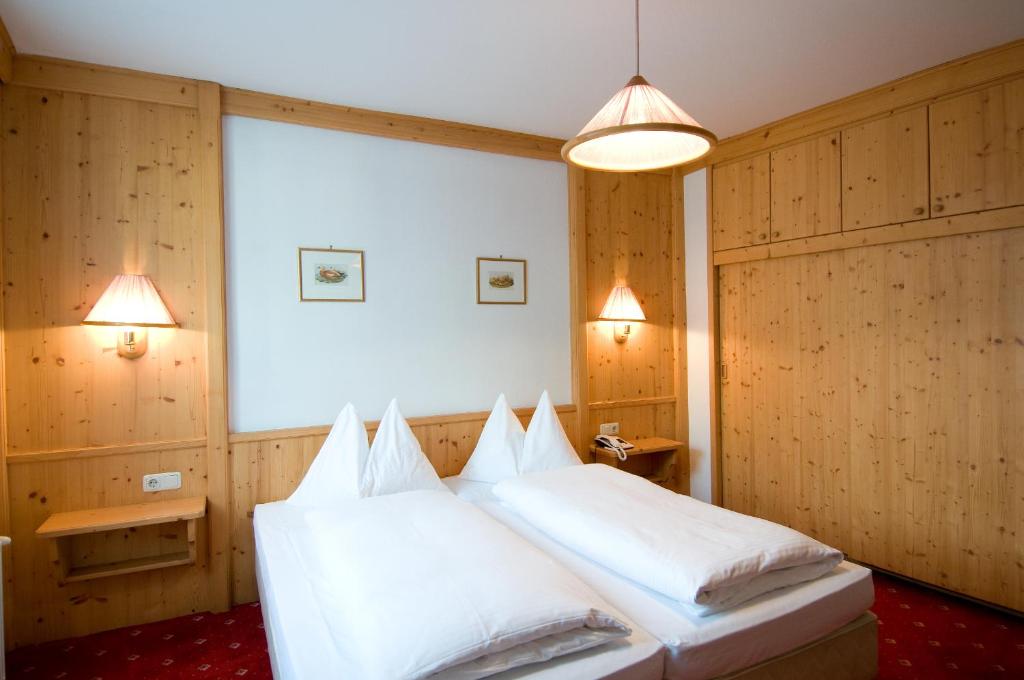 Postel nebo postele na pokoji v ubytování Hotel Grafenwirt