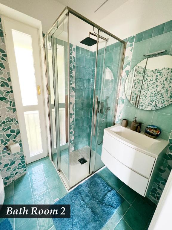 Kép NAUTILUS VISTA MARE MOZZAFIATO a 180 GRADI- POSTO AUTO PRIVATO - 2 CAMERE MATRIMONIALI più 1 DIVANO LETTO SINGOLO-SKY,NETFLIX-WIFI 200MG szállásáról Rapallóban a galériában