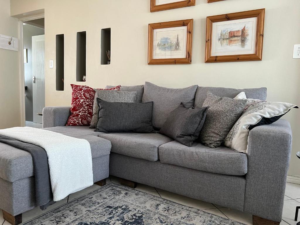 Apartment Townhouse close to Restaurants & Shops in Claremont, Cape Town, South Africa