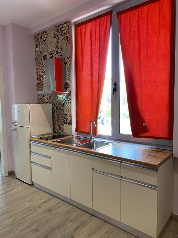 Kuchyň nebo kuchyňský kout v ubytování apartamente Melodi
