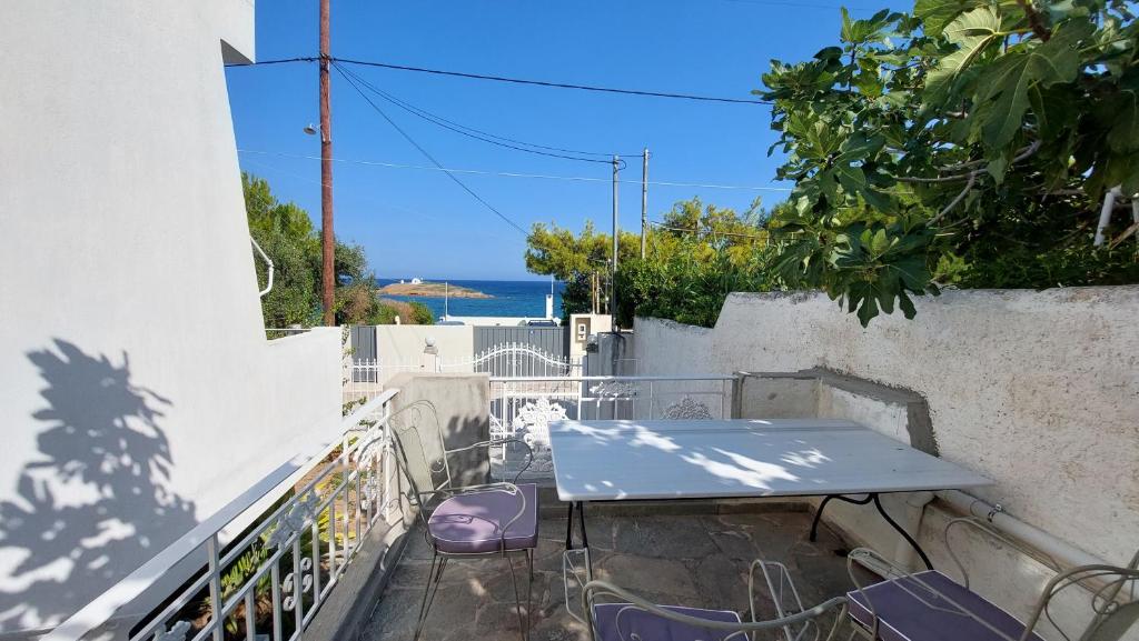 Periklis Beach house - Housity