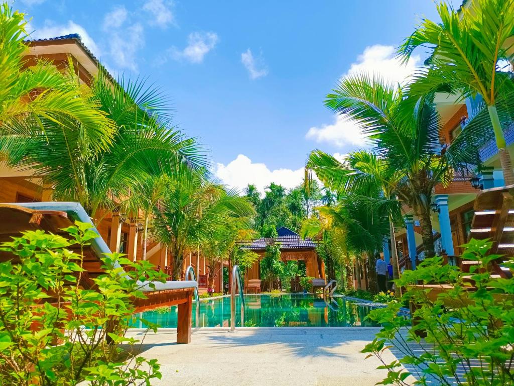Hồ bơi trong/gần Valentina Resort &amp; Spa Phu Quoc