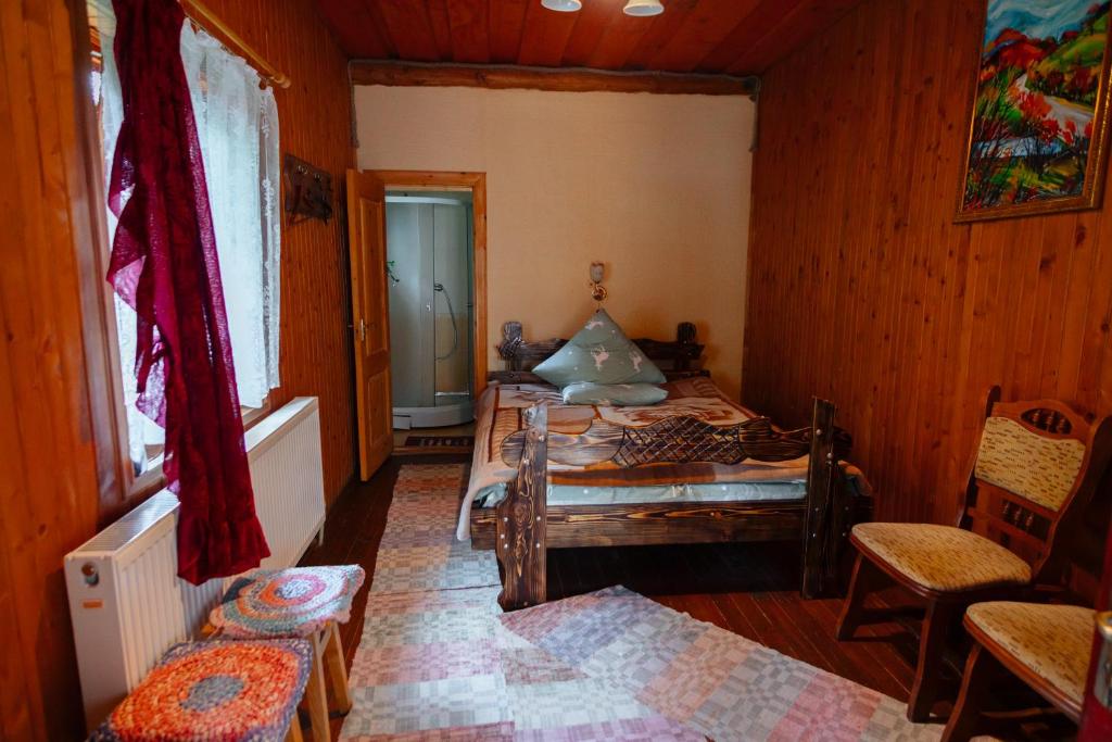 Postel nebo postele na pokoji v ubytování Садиба над потоком