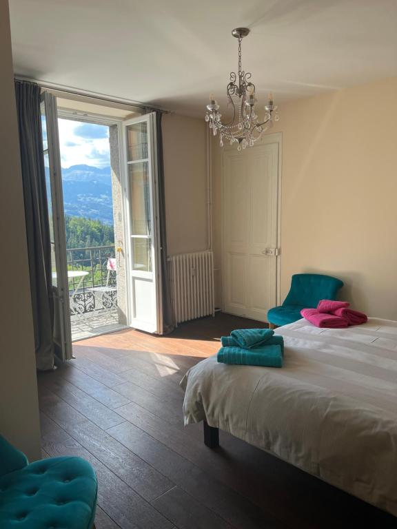 onlysaintg - Apartment Bernadette Spacious 4 bedrooms Great views, 120 m2 Only 500m from the centre and ski lift GREAT YEAR ROUND - Apartment With Mountain View
