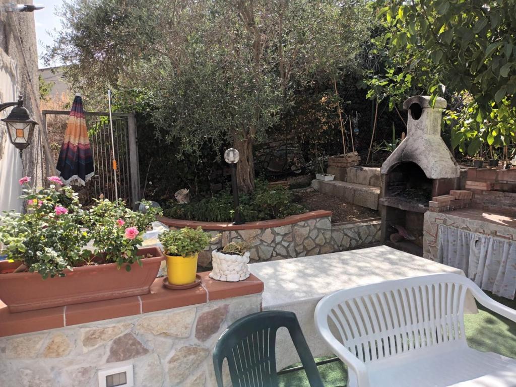 Ogród w obiekcie Aromi di Sicilia Casa Vacanze