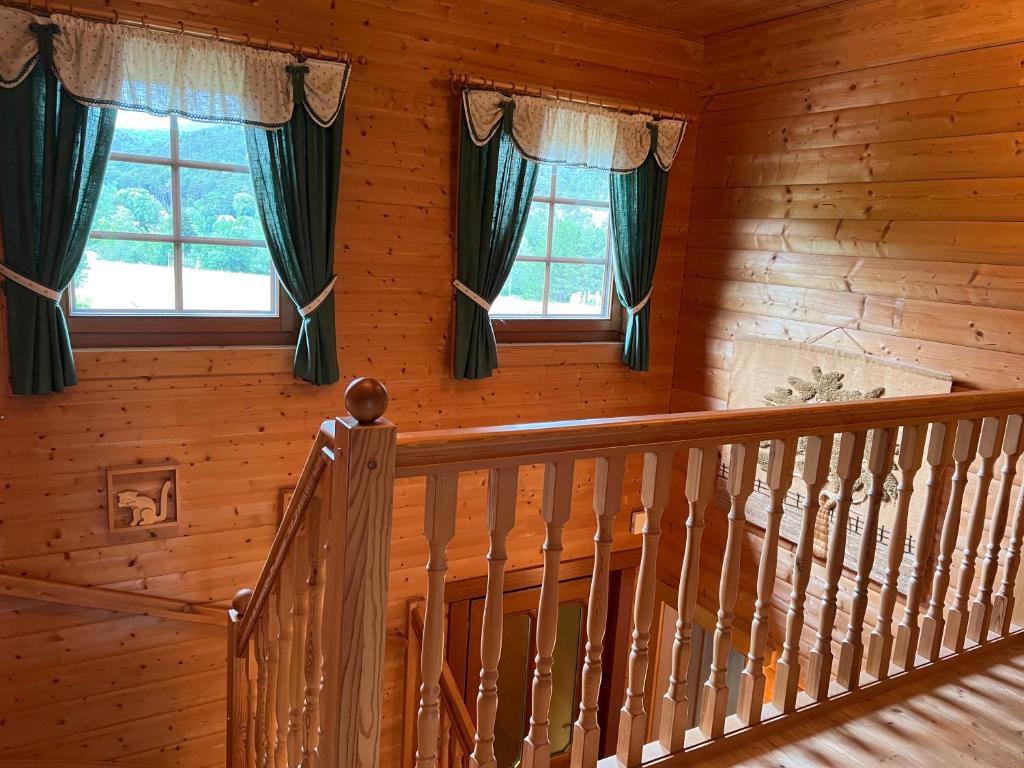 a staircase in a log cabin with windows at Skigebiete Stuhleck und Semmering,Wandergebiete Schneeberg und Rax in Neunkirchen