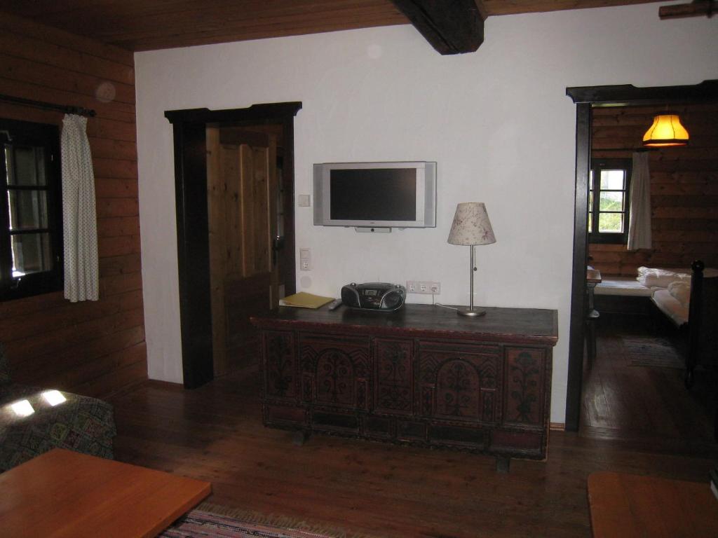 Televízia a/alebo spoločenská miestnosť v ubytovaní Schiappartement Nassfeld