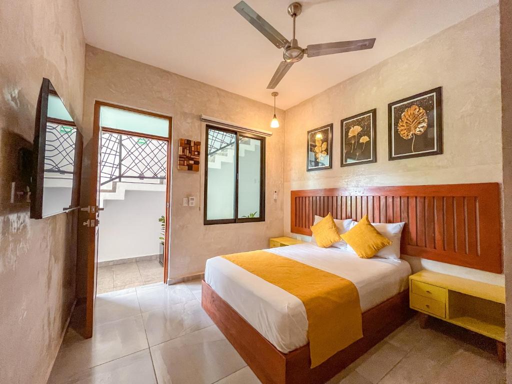 Postel nebo postele na pokoji v ubytování HOTEL KOOKAY VALLADOLID