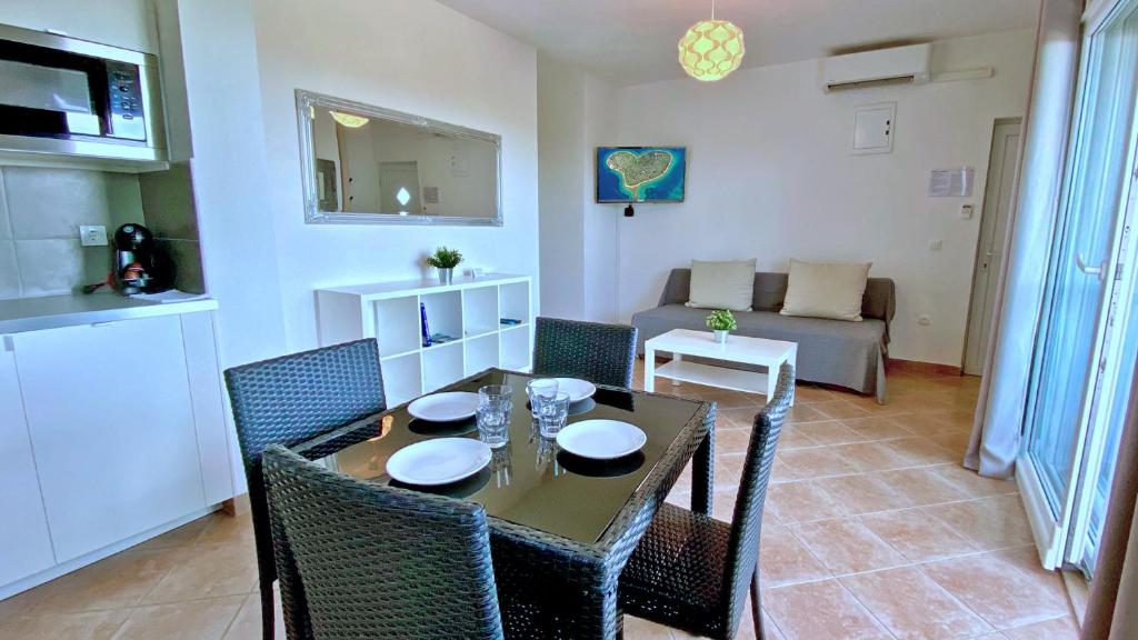 Fotografia z galérie ubytovania Pakostane - VRGADA -appartement 50 m2 avec piscine v Pakoštane