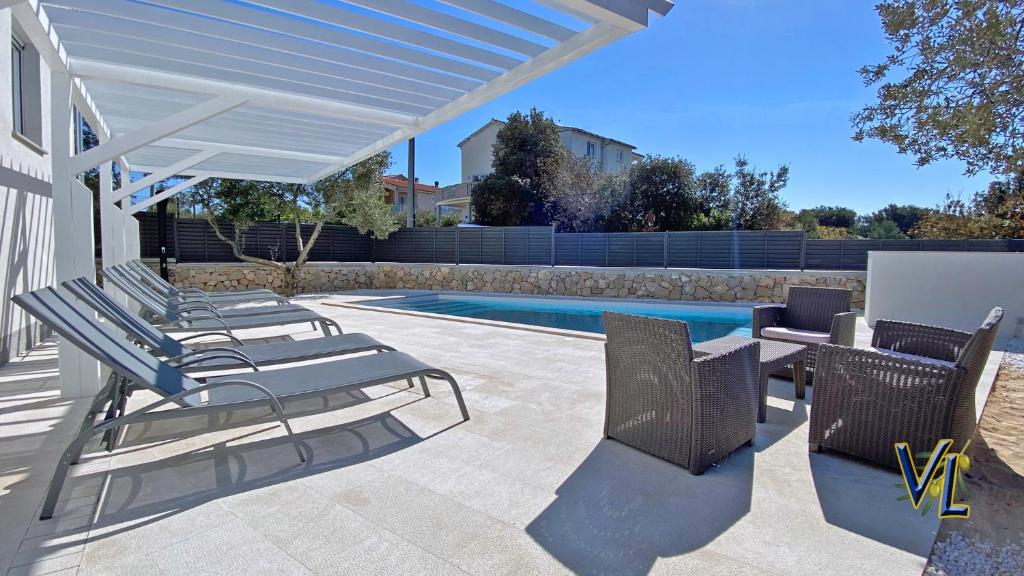 Fotografia z galérie ubytovania Pakostane - VRGADA -appartement 50 m2 avec piscine v Pakoštane