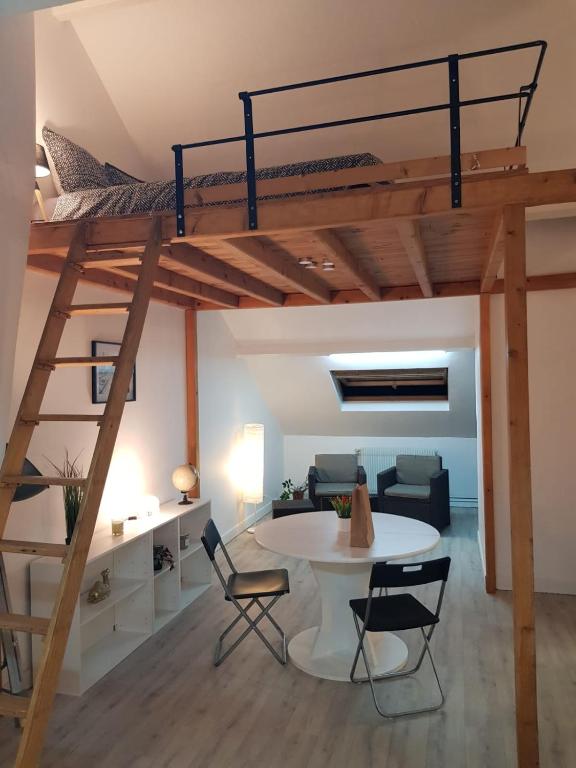 Posedenie v ubytovaní Le Chaudron d'Or - 41m2 - Hyper Centre - Mezzanine - Clim - WIFI HD