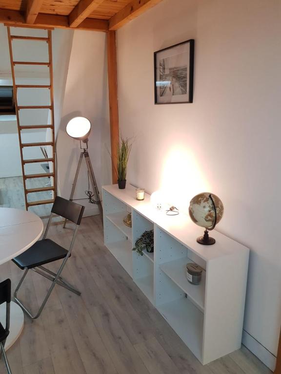 Fotografia z galérie ubytovania Le Chaudron d'Or - 41m2 - Hyper Centre - Mezzanine - Clim - WIFI HD v destinácii Amiens