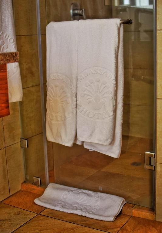 Koupelna v ubytování Hotel Ambassador