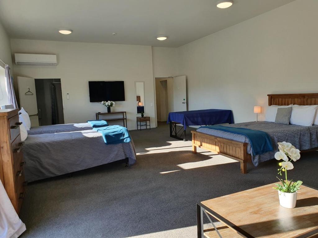 Postel nebo postele na pokoji v ubytování Pukaki Air Lodge
