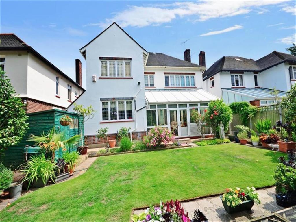 a large white house with a large yard at Ridgeways house in Wanstead