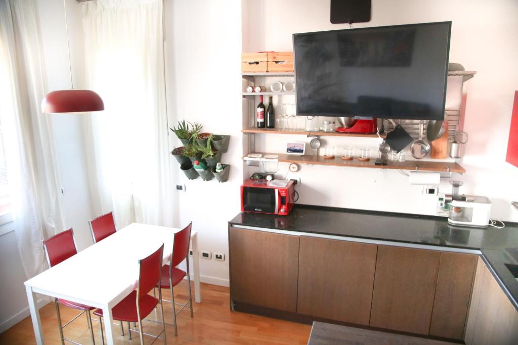 Kuchnia lub aneks kuchenny w obiekcie Casa Bolognese - in the heart of the city!
