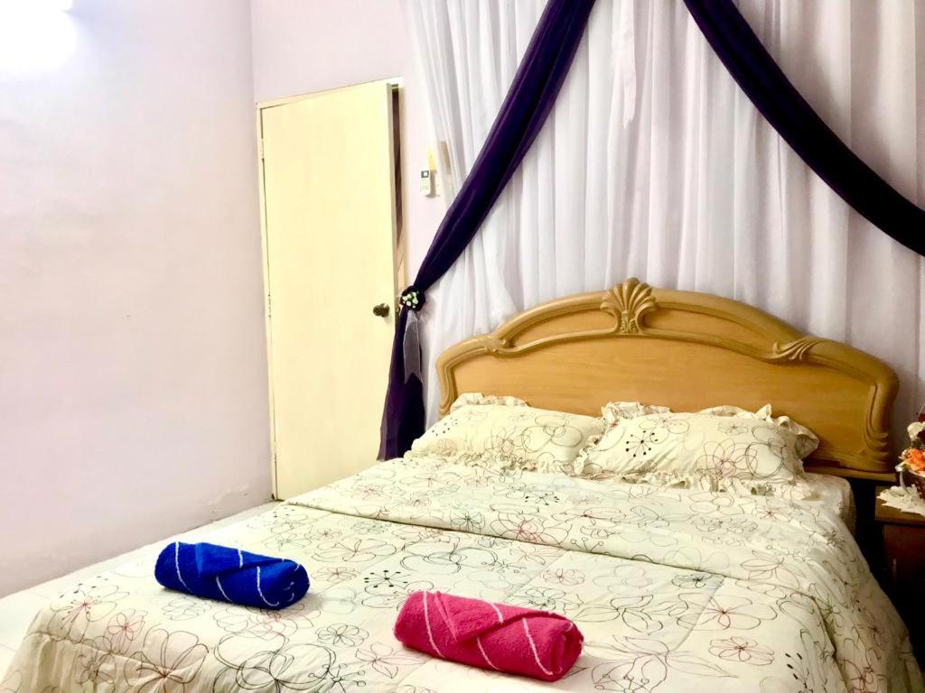 Postel nebo postele na pokoji v ubytování Homestay Rumah Singgah