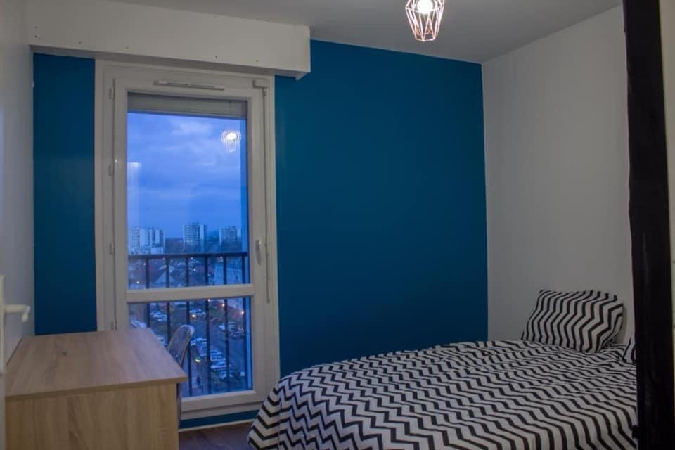 Zdjęcie z galerii obiektu Chambre aéroport Charles de Gaulle Dans une colocation Flatshare w mieście Sevran