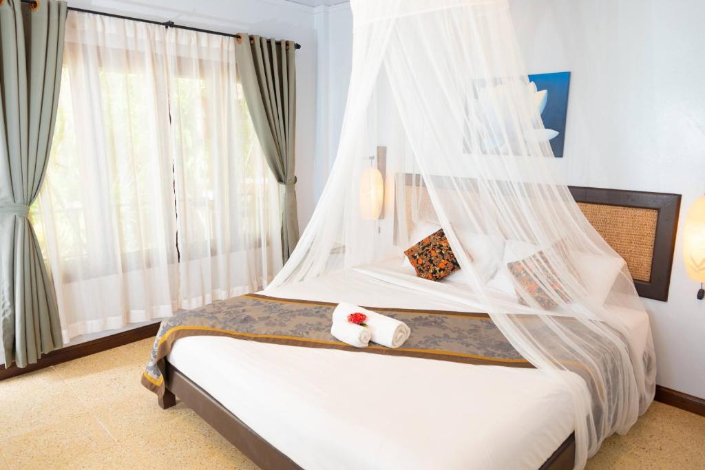 Postel nebo postele na pokoji v ubytování Satva Samui Yoga and Wellness Resort