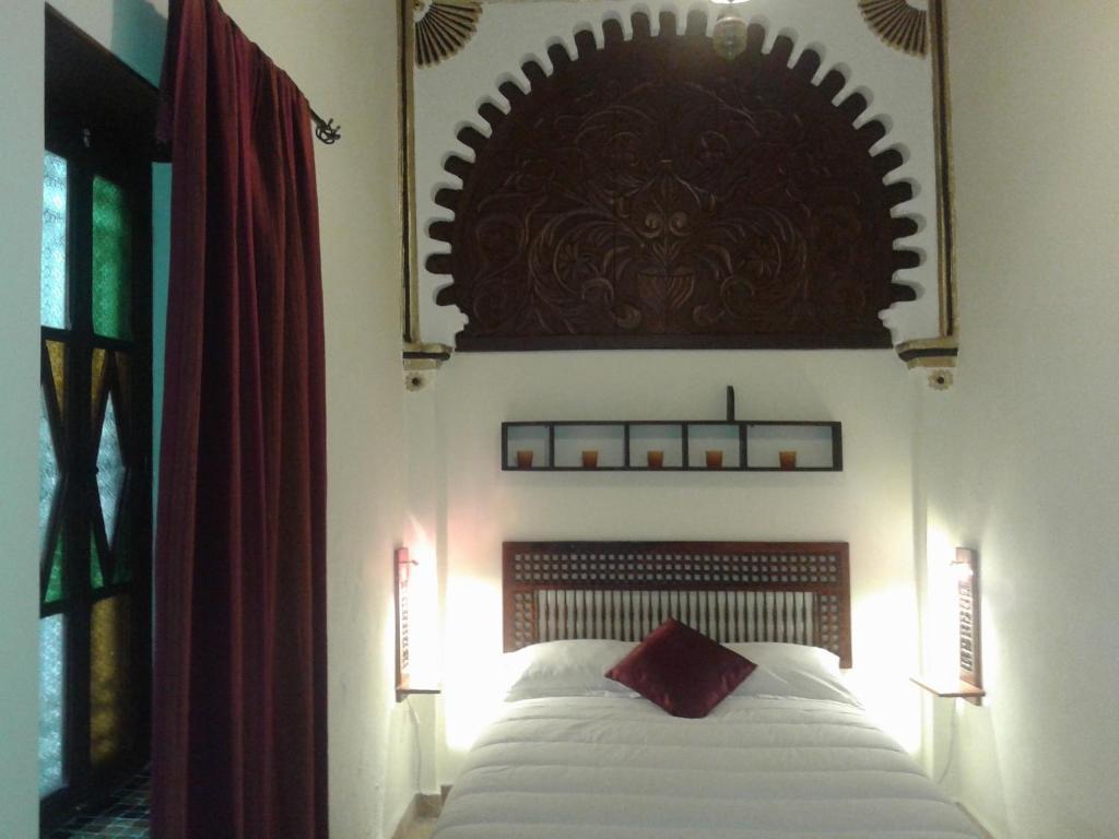 Una cama o camas en una habitación de Dar Rehla