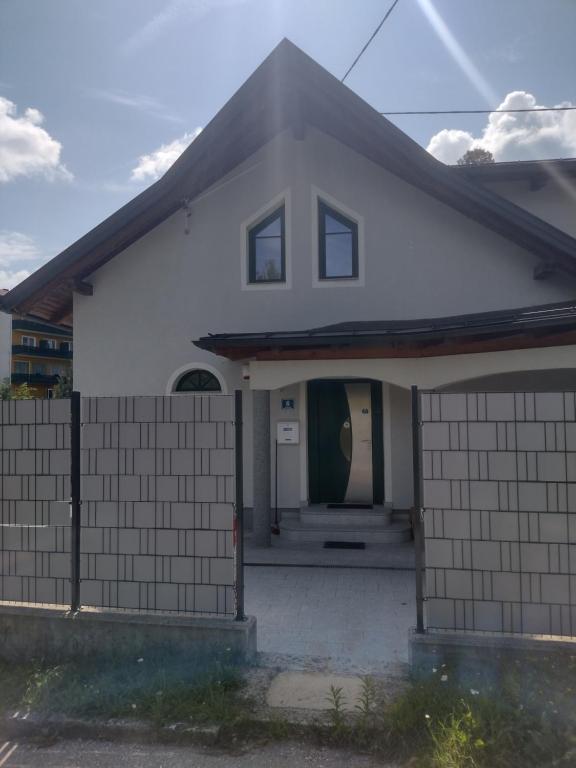 Budova, kde se prázdninový dům nachází