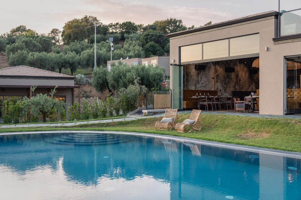 Bazén v ubytování Hang Loose Cottage Hotel & Resort 4 stelle Gizzeria Calabria nebo v jeho okolí