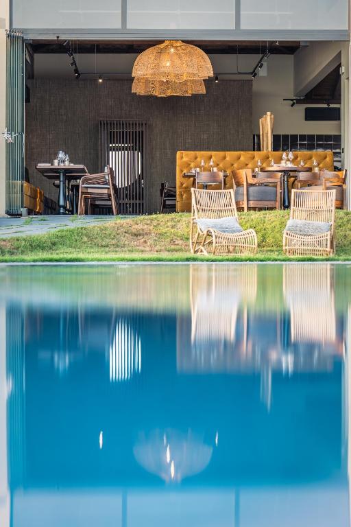 Bazén v ubytování Hang Loose Cottage Hotel & Resort 4 stelle Gizzeria Calabria nebo v jeho okolí